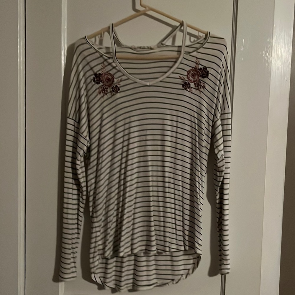 Long sleeve shirt with rose decals
